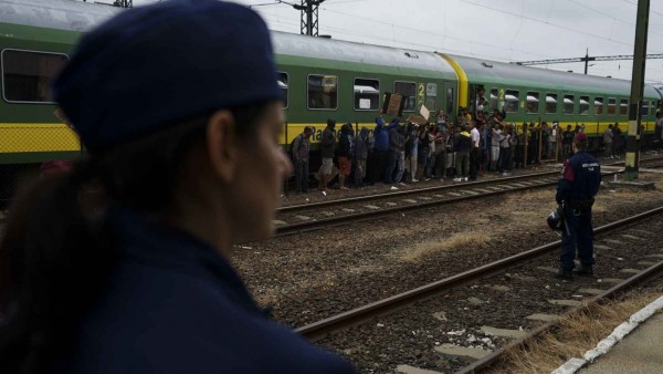syrian_refugees_strike_at_the_platform_of_budapest_keleti_railway_station._refugee_crisis._budapest_hungary_central_europe_4_september_2015._2-e1472752982274