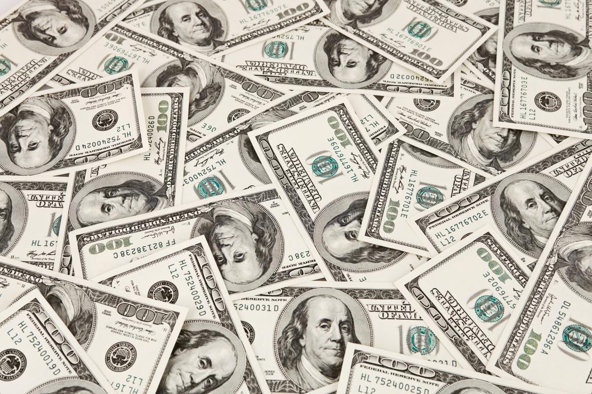 Background-Money-American-Hundred-Dollar-Bills